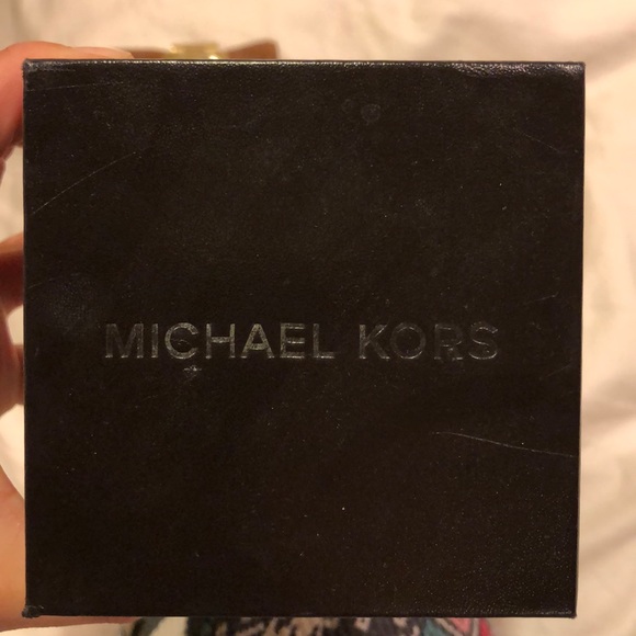 Michael Kors gold watch - Picture 3 of 7